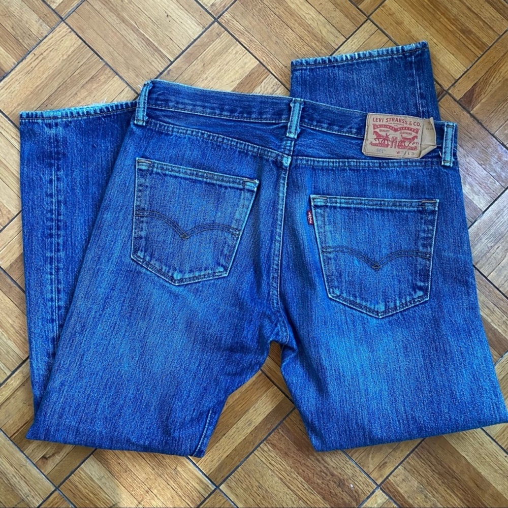 Levi’s 501 in mint condition 33x30. I bought and never wore them.